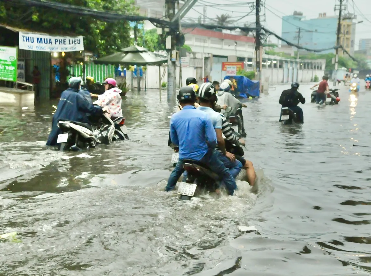 Thời tiết tháng 7: Cả nước mưa nhiều, cuối tháng dự báo có bão - Ảnh 1.