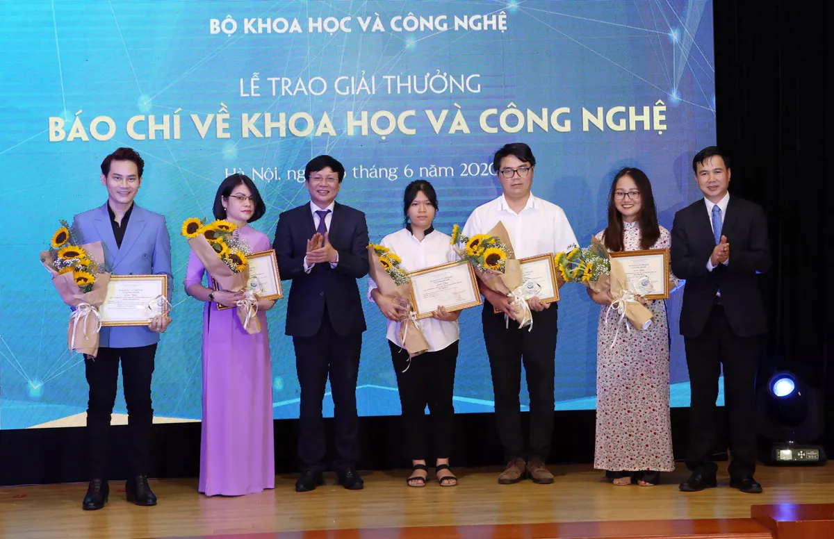 VTV giành 2 giải thưởng Báo chí về KH&CN năm 2019 - Ảnh 5. VTV giành 2 giải thưởng Báo chí về KH&CN năm 2019 - Ảnh 5.