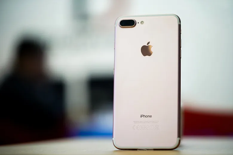 Smartphone cũ đắt khách nhờ COVID-19 - Ảnh 1. Smartphone cũ đắt khách nhờ COVID-19 - Ảnh 1.