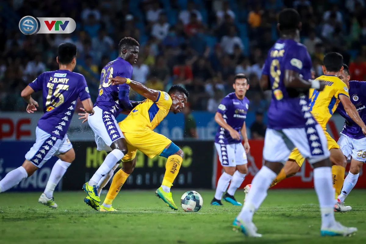 Thắng CLB Hà Nội, Sông Lam Nghệ An vươn lên đẫn đầu BXH V.League - Ảnh 13. Thắng CLB Hà Nội, Sông Lam Nghệ An vươn lên đẫn đầu BXH V.League - Ảnh 13.