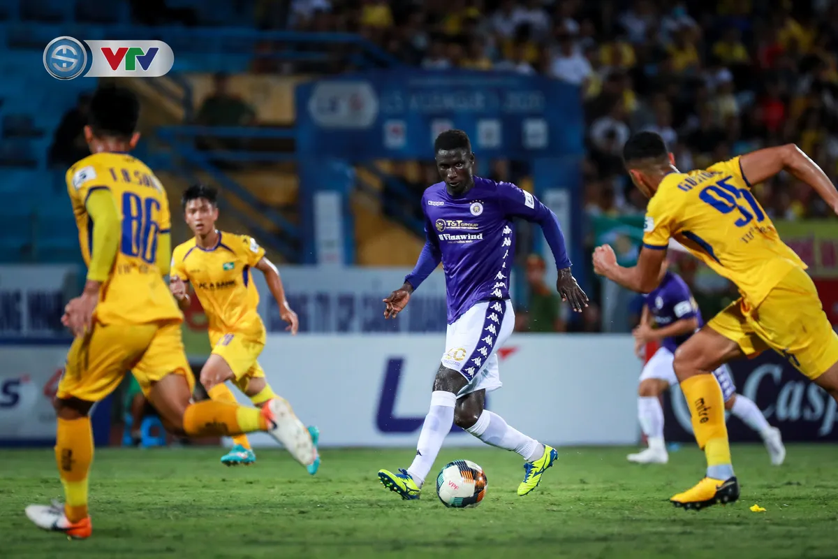Thắng CLB Hà Nội, Sông Lam Nghệ An vươn lên đẫn đầu BXH V.League - Ảnh 3. Thắng CLB Hà Nội, Sông Lam Nghệ An vươn lên đẫn đầu BXH V.League - Ảnh 3.