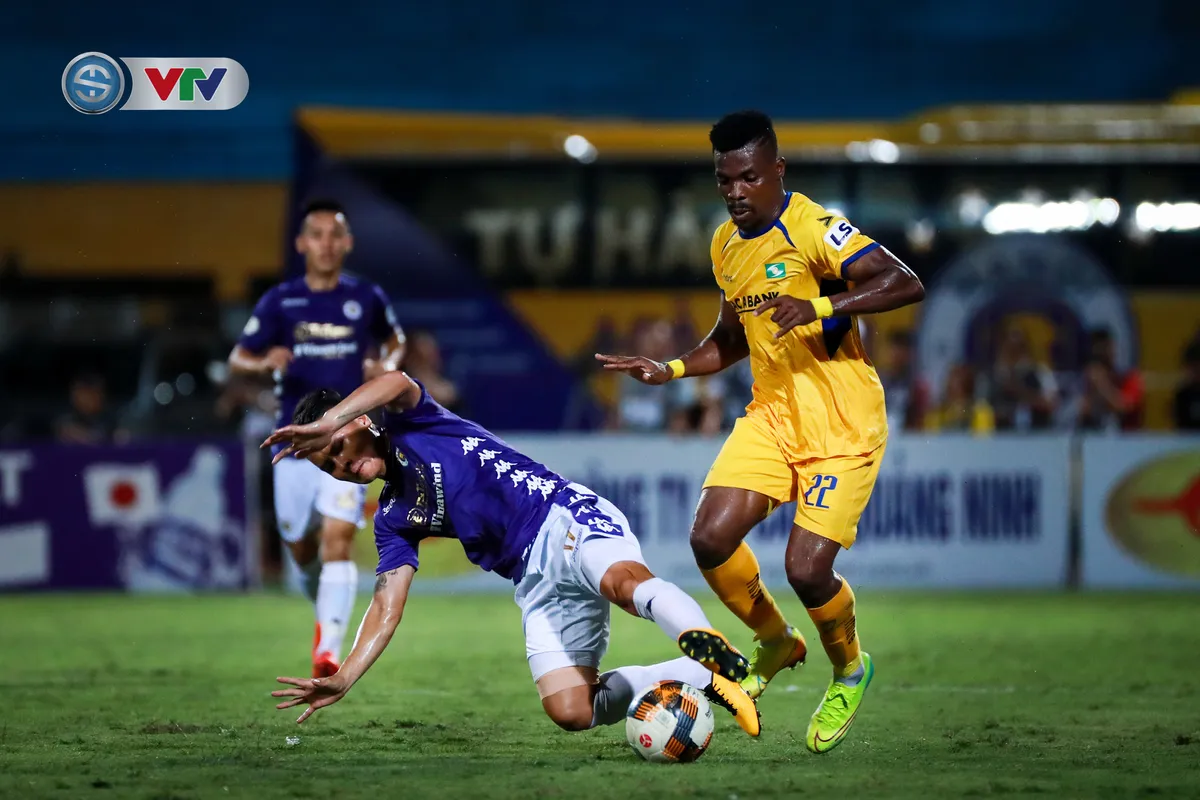 Thắng CLB Hà Nội, Sông Lam Nghệ An vươn lên đẫn đầu BXH V.League - Ảnh 9. Thắng CLB Hà Nội, Sông Lam Nghệ An vươn lên đẫn đầu BXH V.League - Ảnh 9.