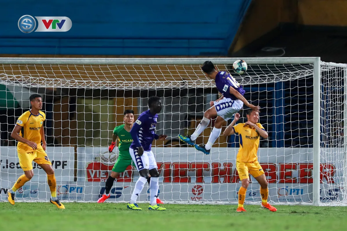 Thắng CLB Hà Nội, Sông Lam Nghệ An vươn lên đẫn đầu BXH V.League - Ảnh 10. Thắng CLB Hà Nội, Sông Lam Nghệ An vươn lên đẫn đầu BXH V.League - Ảnh 10.