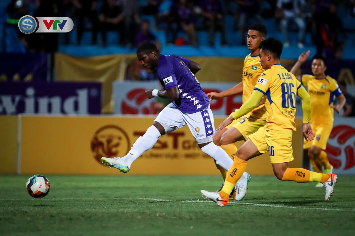 Thắng CLB Hà Nội, Sông Lam Nghệ An vươn lên đẫn đầu BXH V.League - Ảnh 6. Thắng CLB Hà Nội, Sông Lam Nghệ An vươn lên đẫn đầu BXH V.League - Ảnh 6.