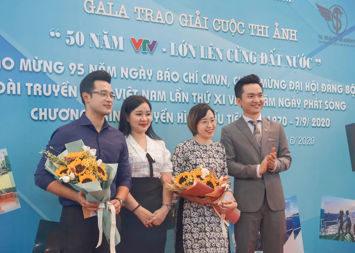 Tác phẩm Đu dây của VTV8 đạt giải đặc biệt cuộc thi ảnh “50 năm VTV – Lớn lên cùng đất nước” - Ảnh 4.