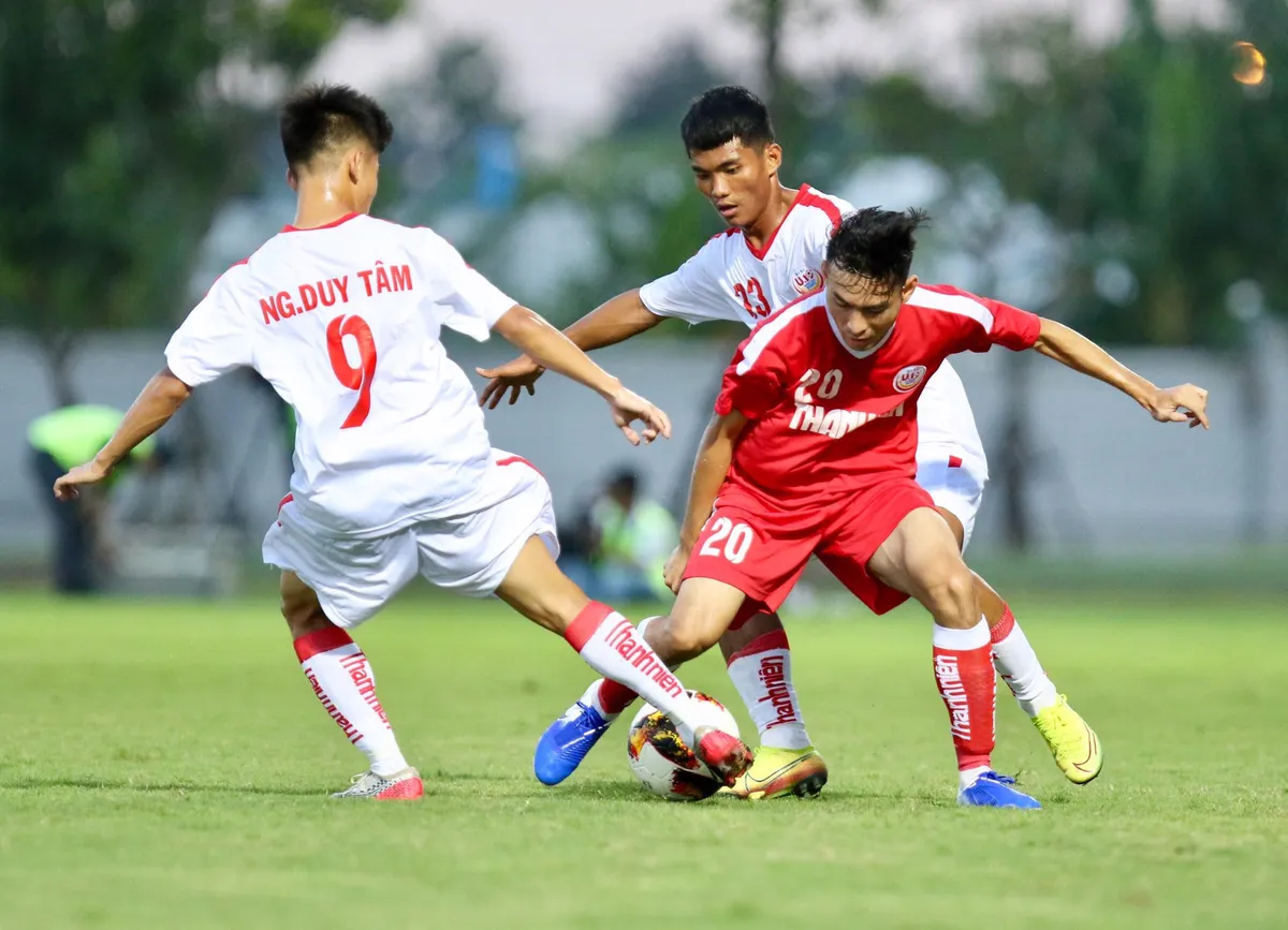 HLV U19 HAGL giận dữ vì học trò đá không đúng sức - Ảnh 1. HLV U19 HAGL giận dữ vì học trò đá không đúng sức - Ảnh 1.