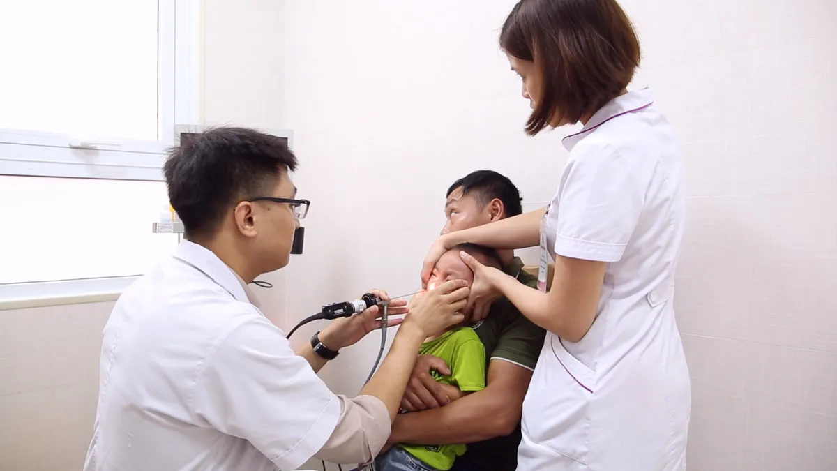 Thấy có vật lạ di động trong mũi con, đưa vào viện phát hiện con vắt dài 5cm - Ảnh 1. Thấy có vật lạ di động trong mũi con, đưa vào viện phát hiện con vắt dài 5cm - Ảnh 1.
