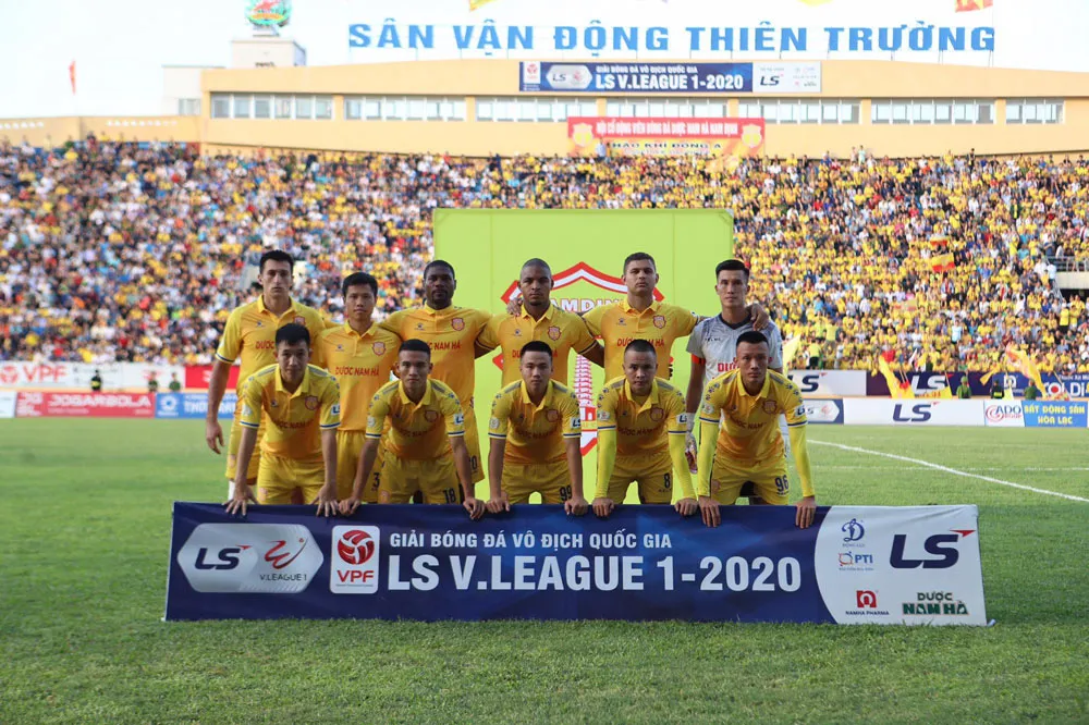 Ch&ugrave;m ảnh: DNH Nam Định thất bại trước CLB Hải Ph&ograve;ng tại Thi&ecirc;n Trường (V&ograve;ng 6 V.League 2020) - Ảnh 1.
