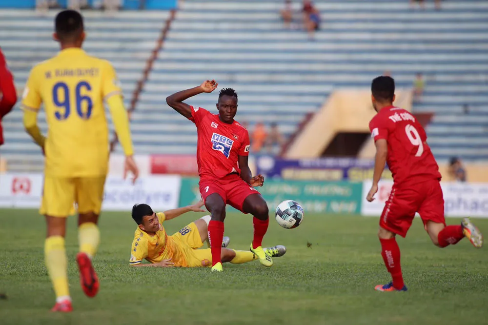 Ch&ugrave;m ảnh: DNH Nam Định thất bại trước CLB Hải Ph&ograve;ng tại Thi&ecirc;n Trường (V&ograve;ng 6 V.League 2020) - Ảnh 6.
