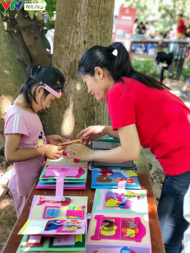 C&ugrave;ng em h&aacute;o hức: Lan toả văn ho&aacute; đọc trong c&aacute;c gia đ&igrave;nh Việt Nam - Ảnh 10.