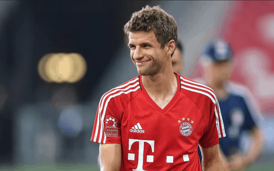 Thomas Muller giới thiệu sách về bóng đá - Ảnh 1. Thomas Muller giới thiệu sách về bóng đá - Ảnh 1.