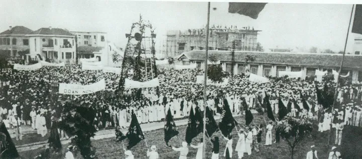 Mít-tinh quần chúng ngày 1-5-1938 tại Khu Đấu xảo Hà Nội (nay là Cung Văn hóa Lao động Hữu Nghị). Mít-tinh quần chúng ngày 1-5-1938 tại Khu Đấu xảo Hà Nội (nay là Cung Văn hóa Lao động Hữu Nghị).