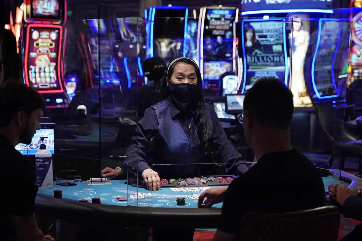 Kinh đ&ocirc; giải tr&iacute; Las Vegas (Mỹ) chuẩn bị mở cửa trở lại - Ảnh 1.