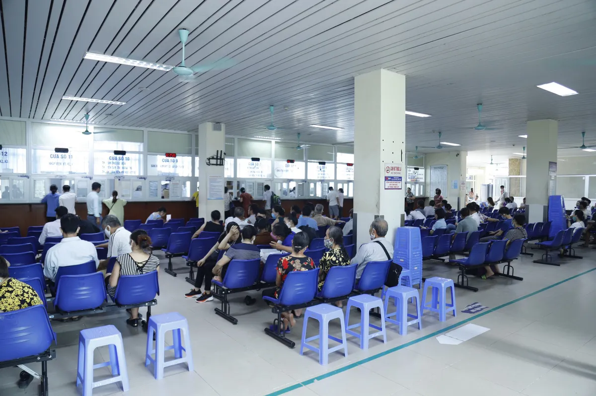 Bệnh viện tăng cường chống nóng cho bệnh nhân - Ảnh 1. Bệnh viện tăng cường chống nóng cho bệnh nhân - Ảnh 1.