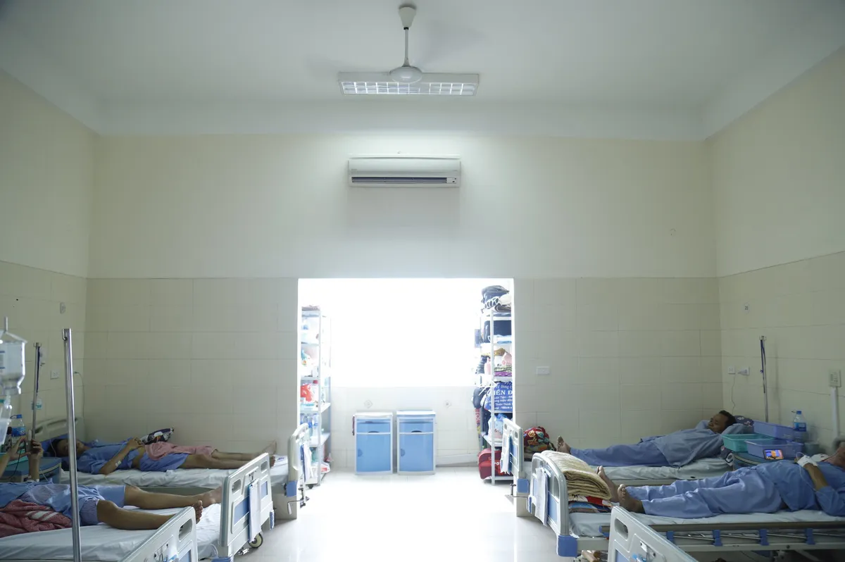Bệnh viện tăng cường chống nóng cho bệnh nhân - Ảnh 4. Bệnh viện tăng cường chống nóng cho bệnh nhân - Ảnh 4.