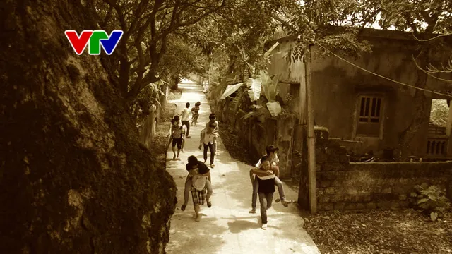 Chơi khăng gẫy răng cửa, chơi gụ bục tivi: Tuổi thơ dữ dội của trẻ em nông thôn xưa - Ảnh 4.