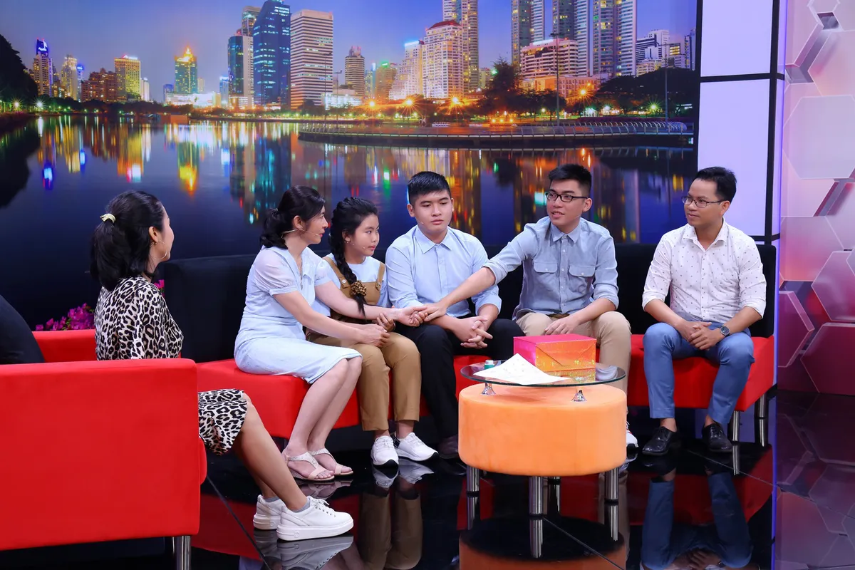 Ba đột ngột qua đời, cô bé 8 tuổi trở thành điểm tựa giúp mẹ vượt qua nỗi đau - Ảnh 2. Ba đột ngột qua đời, cô bé 8 tuổi trở thành điểm tựa giúp mẹ vượt qua nỗi đau - Ảnh 2.