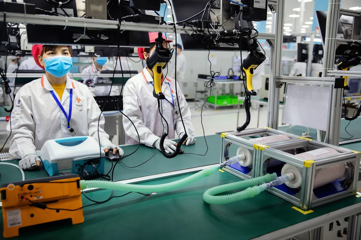 Những chiếc m&aacute;y thở v&agrave; tham vọng thay đổi c&aacute;ch nh&igrave;n của thế giới về Việt Nam - Ảnh 2.