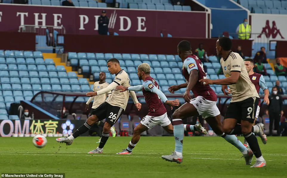 Aston Villa 0-3 Manchester United: Quỷ Đỏ áp sát top 4 (Vòng 34 giải Ngoại hạng Anh) - Ảnh 3. Aston Villa 0-3 Manchester United: Quỷ Đỏ áp sát top 4 (Vòng 34 giải Ngoại hạng Anh) - Ảnh 3.