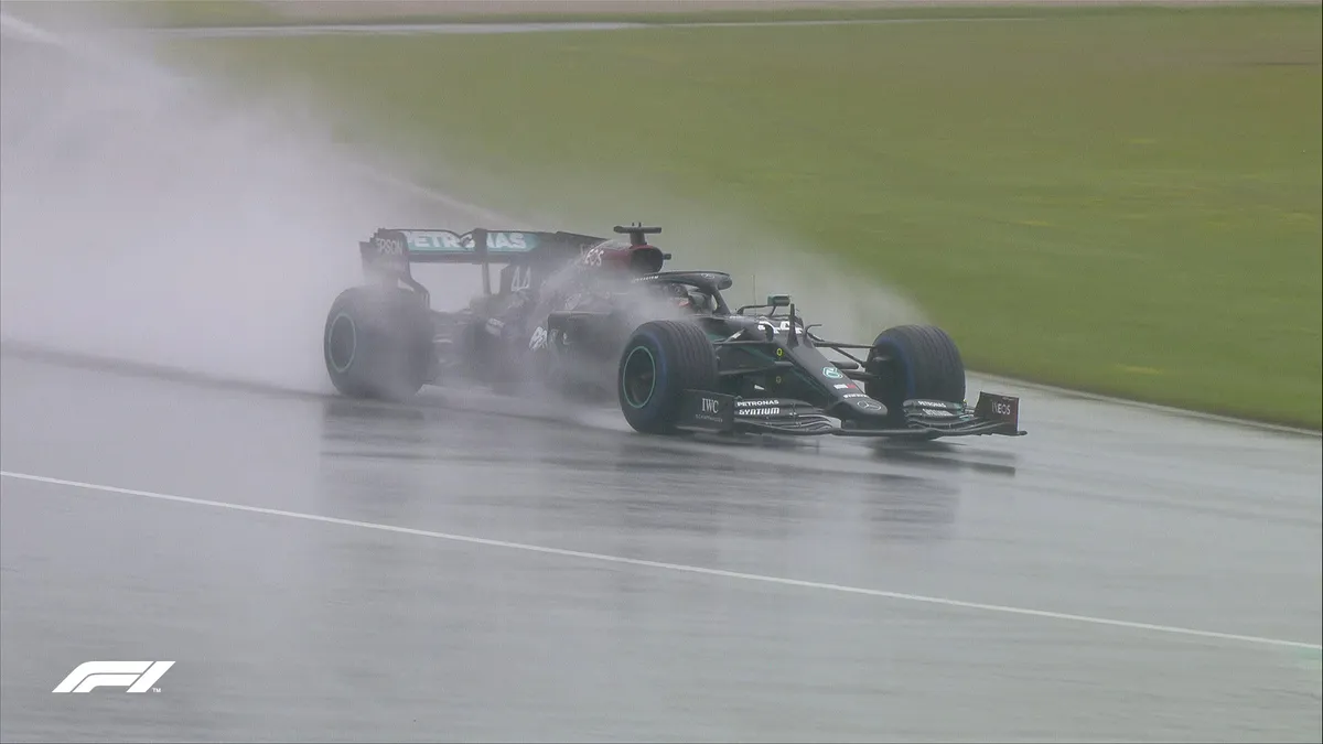 F1: Lewis Hamilton gi&agrave;nh vị tr&iacute; xuất ph&aacute;t đầu ti&ecirc;n ở GP Styria - Ảnh 1.