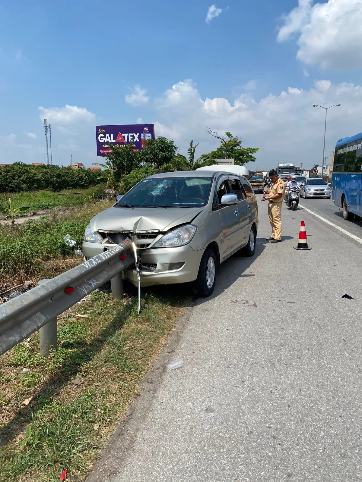 3 vụ tai nạn giao thông liên tiếp trong một buổi sáng, 3 người thương vong - Ảnh 1.