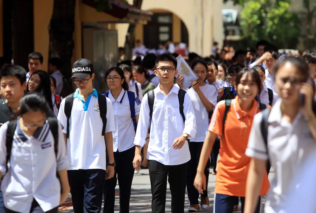 Giao lưu trực tuyến: Lợi ích kép của hệ đào tạo song bằng tại trường Cao đẳng Truyền hình - Ảnh 1. Giao lưu trực tuyến: Lợi ích kép của hệ đào tạo song bằng tại trường Cao đẳng Truyền hình - Ảnh 1.