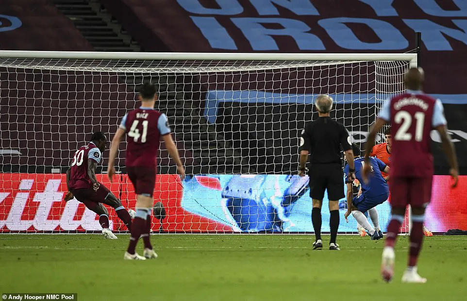 West Ham United 3-2 Chelsea: The Blues thua sốc - Ảnh 3. West Ham United 3-2 Chelsea: The Blues thua sốc - Ảnh 3.