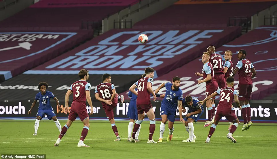 West Ham United 3-2 Chelsea: The Blues thua sốc - Ảnh 4. West Ham United 3-2 Chelsea: The Blues thua sốc - Ảnh 4.