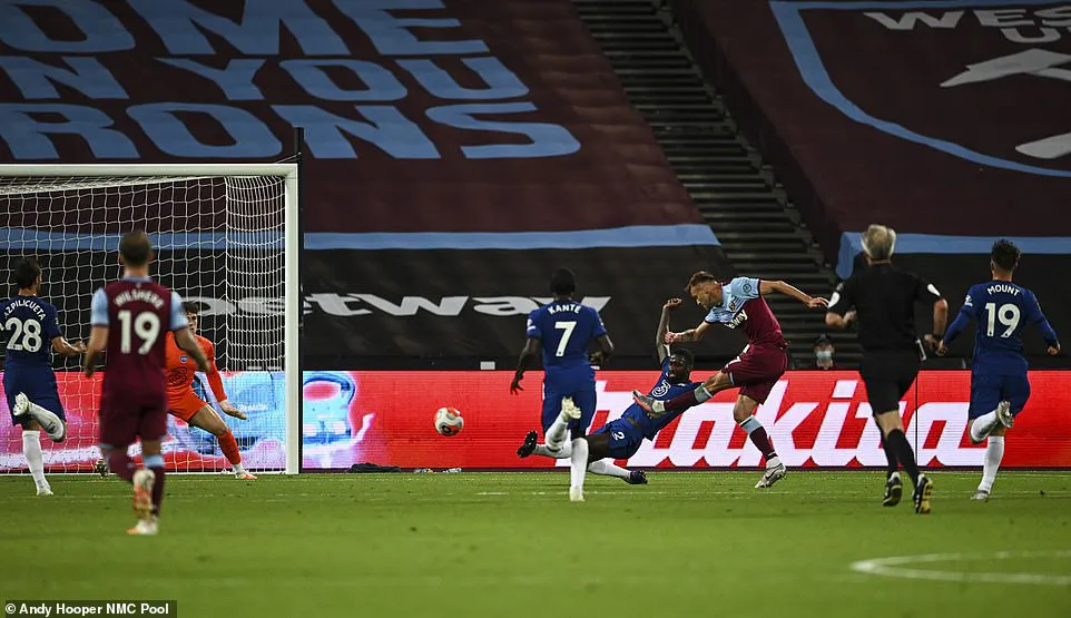 West Ham United 3-2 Chelsea: The Blues thua sốc - Ảnh 5. West Ham United 3-2 Chelsea: The Blues thua sốc - Ảnh 5.