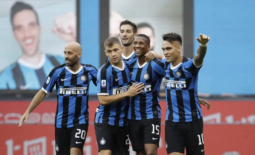 Inter Milan 6-0 Brescia: Sanchez chấm dứt chuỗi 16 trận tịt ngòi - Ảnh 2. Inter Milan 6-0 Brescia: Sanchez chấm dứt chuỗi 16 trận tịt ngòi - Ảnh 2.