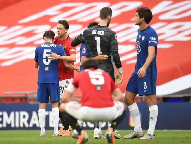 Eric Bailly nhập viện khẩn cấp sau trận thua Chelsea - Ảnh 5.
