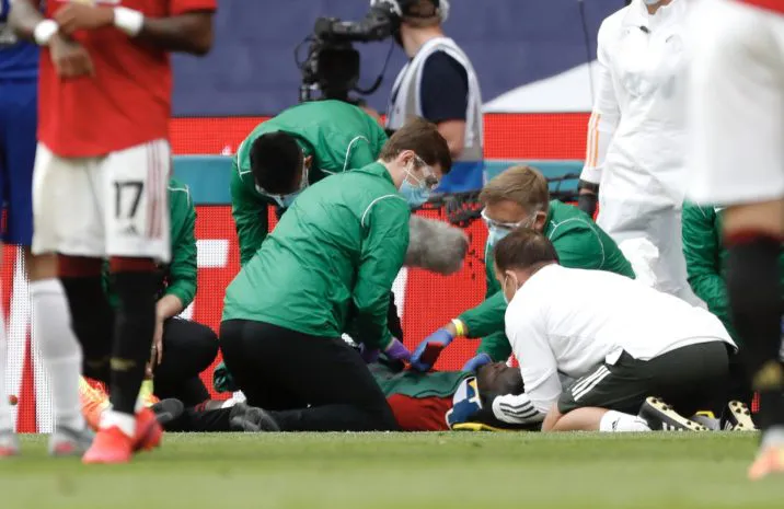 Eric Bailly nhập viện khẩn cấp sau trận thua Chelsea - Ảnh 4.