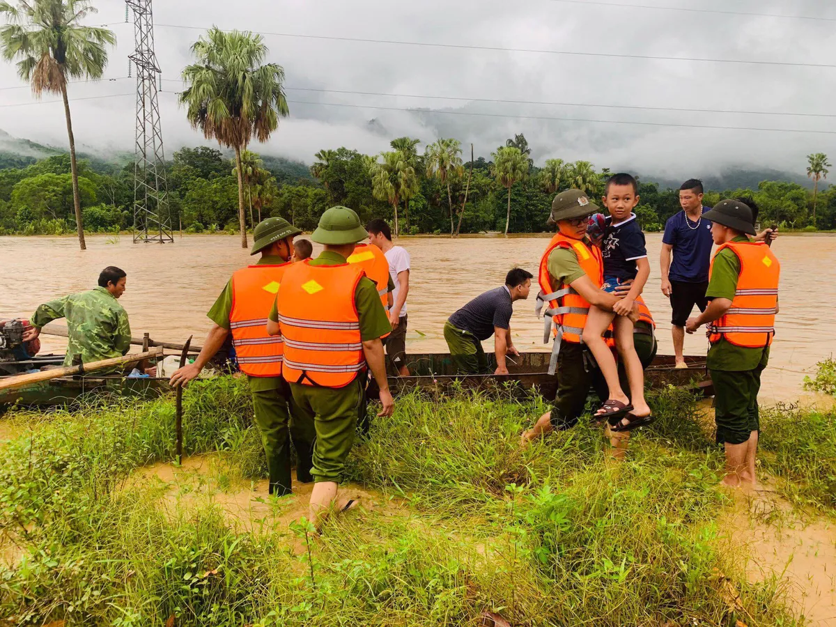 Sau mưa lớn, ngập sâu, Hà Giang tập trung hỗ trợ người dân, khắc phục hậu quả - Ảnh 6.