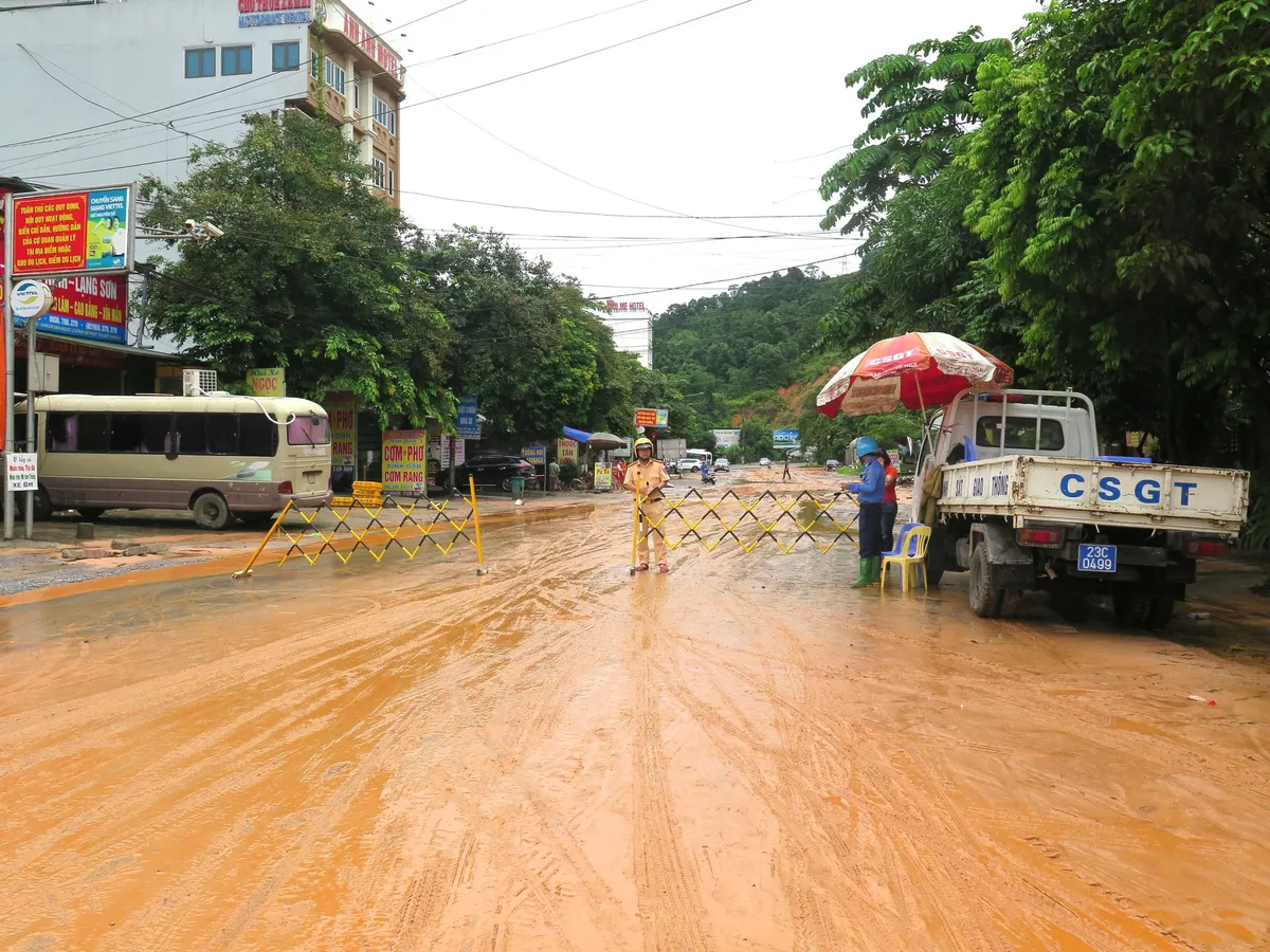 Vì sao thành phố Hà Giang lại ngập lịch sử? - Ảnh 2.