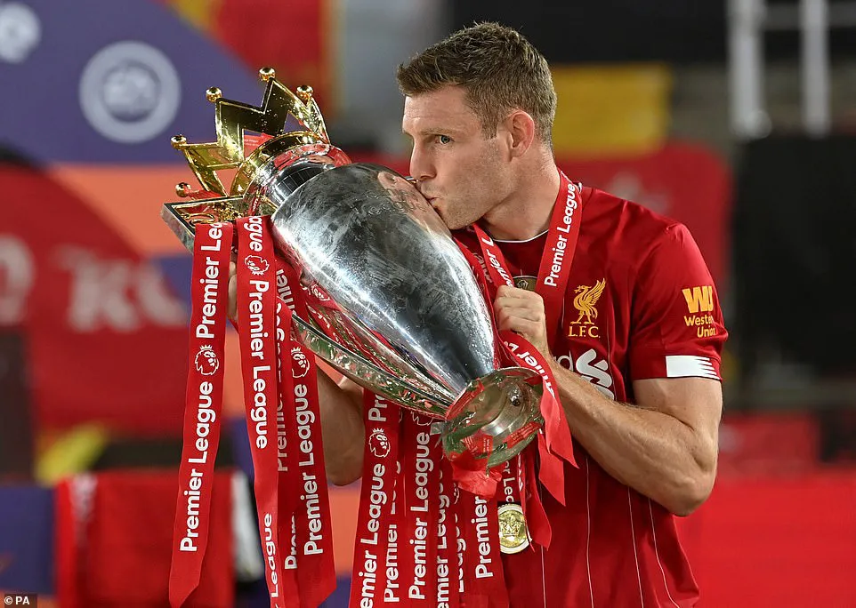 ẢNH: Lễ ăn mừng chức vô địch Ngoại hạng Anh rực rỡ của Liverpool - Ảnh 9.