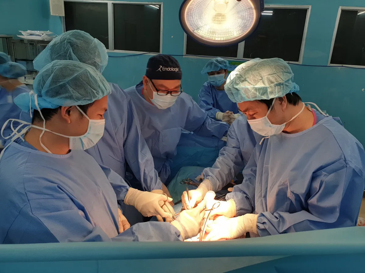 Thủng động mạch chủ bụng do lao - bệnh hiếm nhưng nguy hiểm - Ảnh 2. Thủng động mạch chủ bụng do lao - bệnh hiếm nhưng nguy hiểm - Ảnh 2.