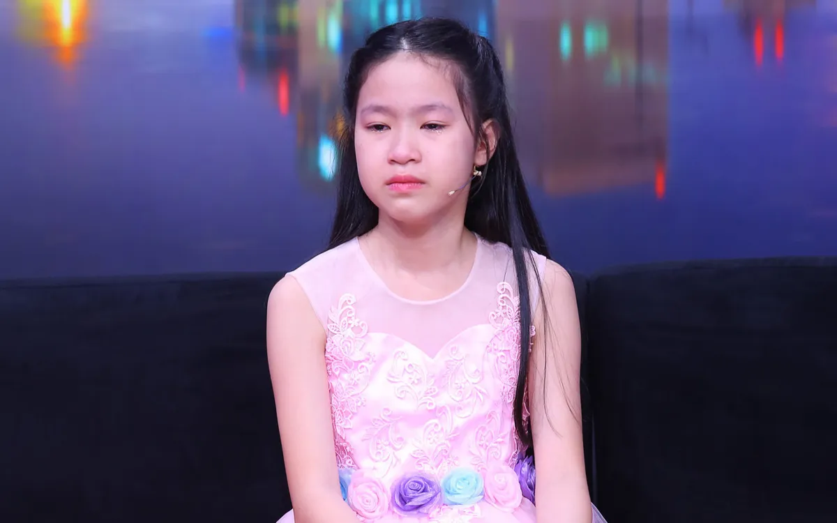Cô bé 10 tuổi mong làm họa sĩ, nhưng lại bị ba bắt trở thành ca sĩ nổi tiếng - Ảnh 1.
