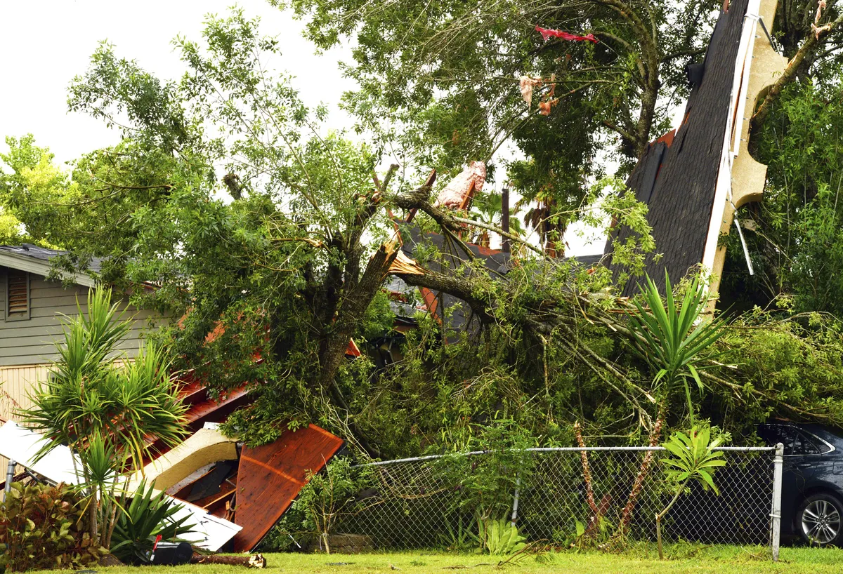 Bão nhiệt đới Hanna đe dọa gây ra lũ quét ở bờ biển Texas, Mỹ - Ảnh 3.