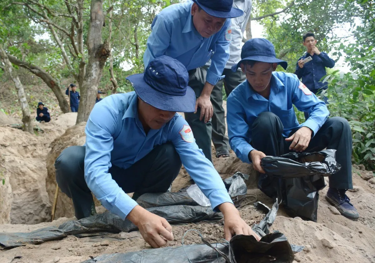 Hành trình không mỏi của Đội quy tập mộ liệt sĩ K93 - Ảnh 2.