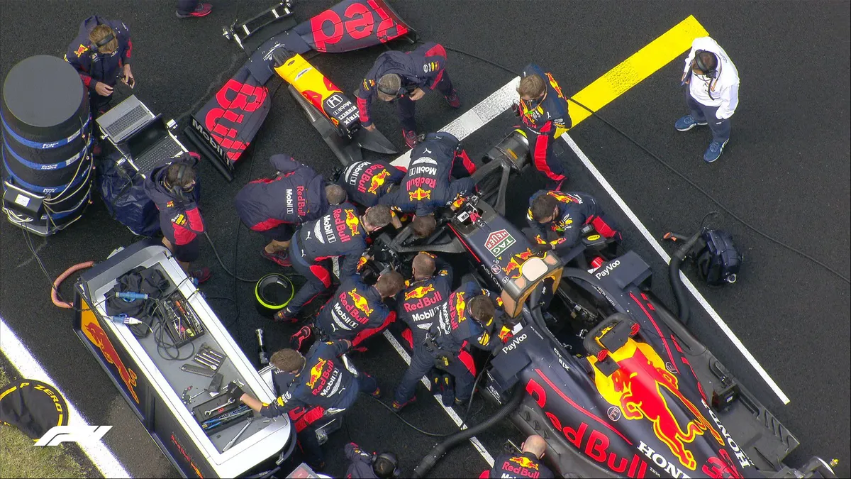 Đua xe F1: Các kĩ sư Red Bull đã sửa chữa xe của Max Verstappen nhanh như thế nào? - Ảnh 2.