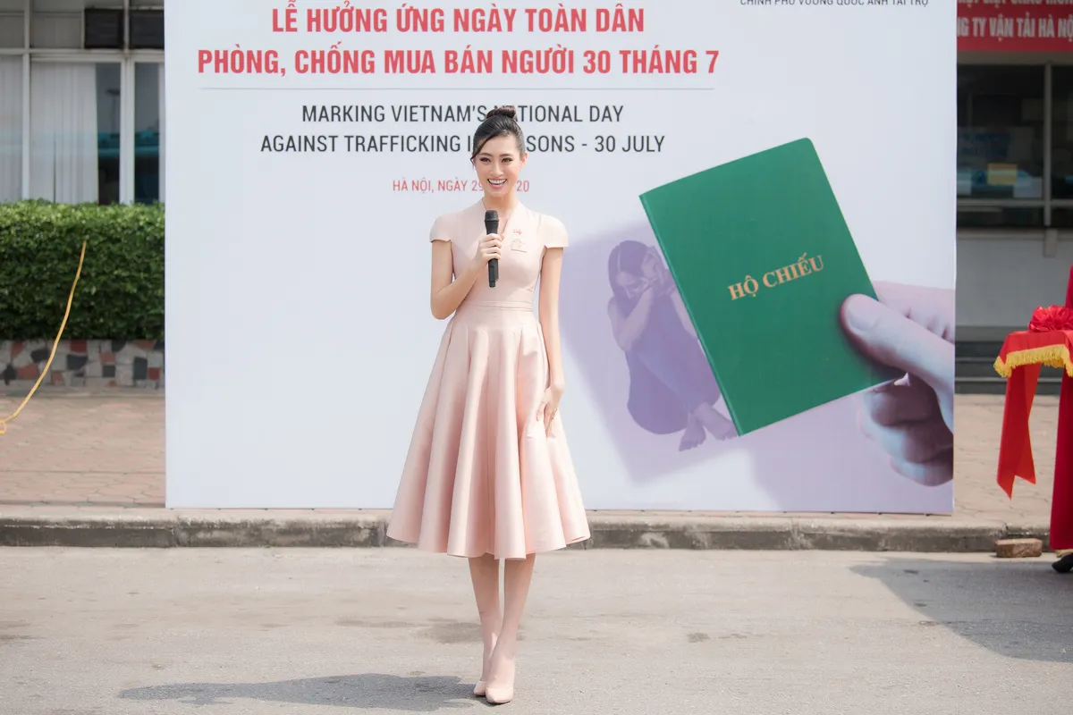 Lương Thuỳ Linh đồng hành cùng Đại sứ quán Anh phòng chống buôn bán người - Ảnh 4.