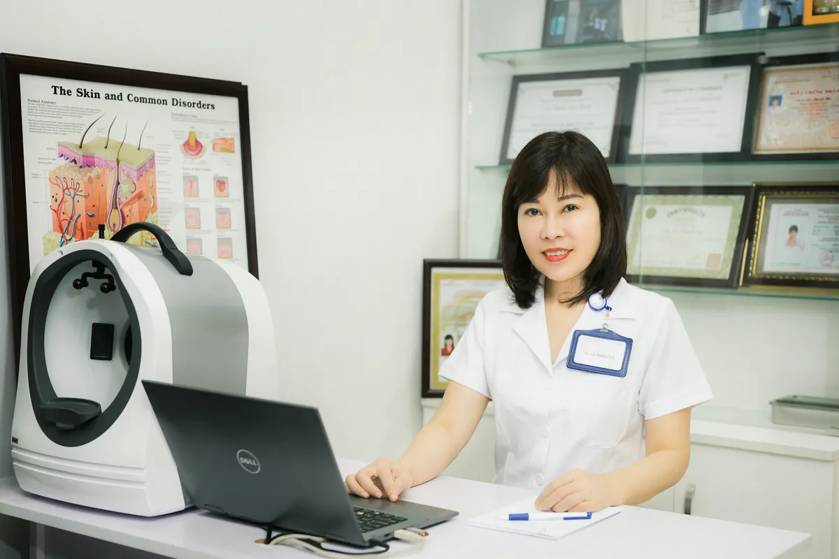 Bác sĩ Lã Hà có 2 con học Harvard và 15 năm theo ngành da liễu - Ảnh 1.