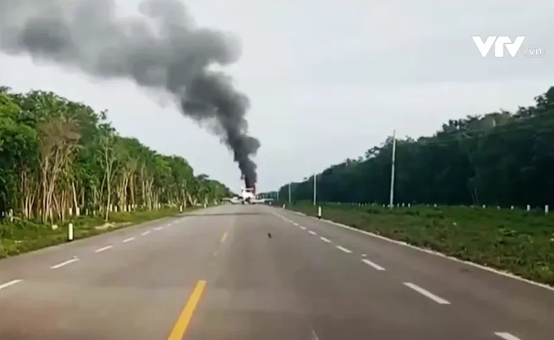 Mexico: Tự đốt cháy máy bay khi bị phát hiện chở hàng trăm kg ma túy - Ảnh 2.