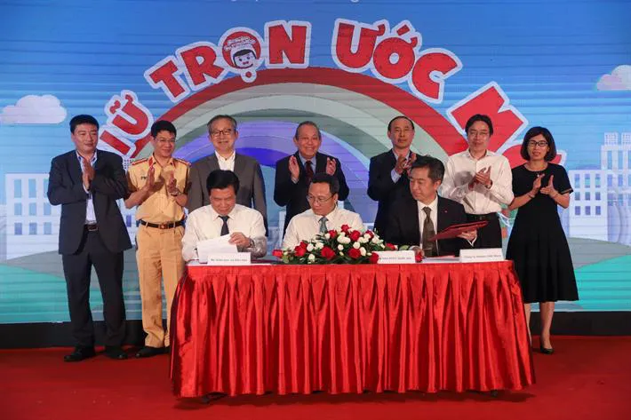 1,9 triệu mũ bảo hiểm sẽ đến tay học sinh lớp 1 tại Lễ khai giảng năm học 2020-2021 - Ảnh 2.