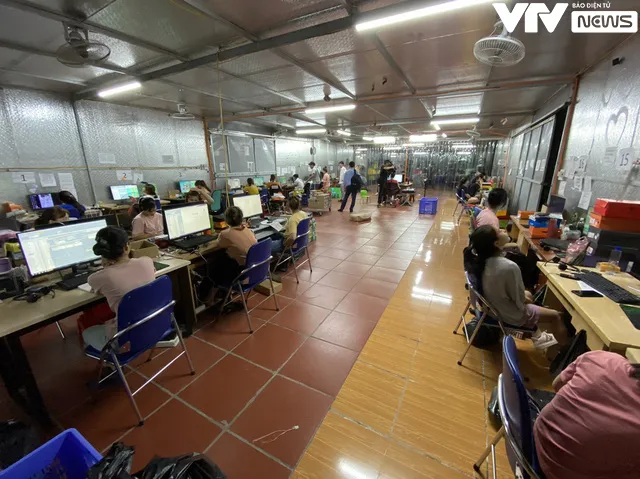 Cận cảnh kho hàng lậu 10.000 m2 được bán công khai trên Facebook - Ảnh 2.
