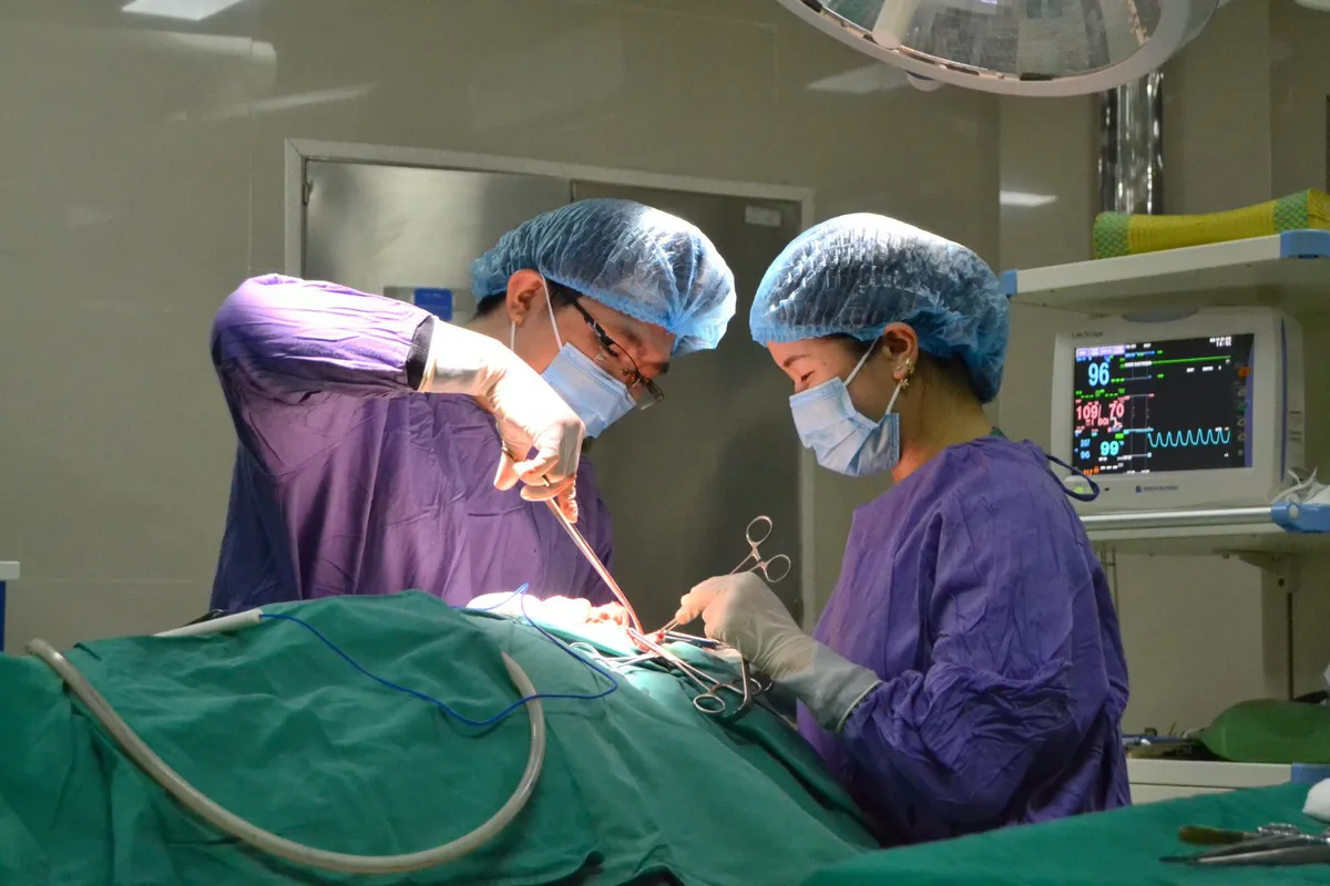 Biến thành... người khổng lồ sau nhiều năm nghiện rượu - Ảnh 2. Biến thành... người khổng lồ sau nhiều năm nghiện rượu - Ảnh 2.