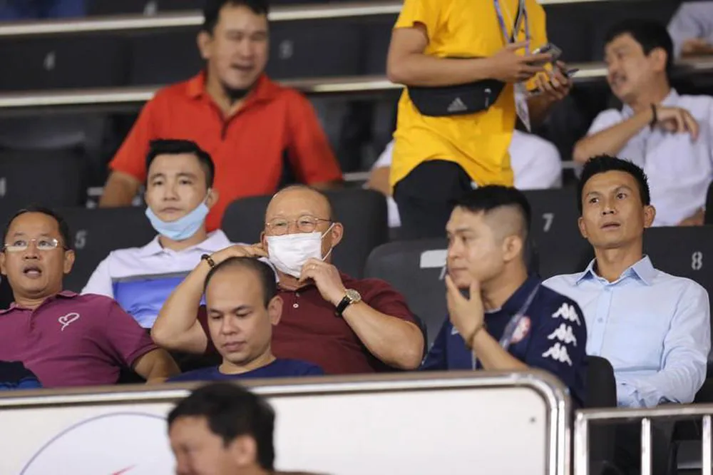HLV Park Hang Seo dự khán 2 trận tâm điểm vòng 9 LS V.League 1-2020 - Ảnh 1. HLV Park Hang Seo dự khán 2 trận tâm điểm vòng 9 LS V.League 1-2020 - Ảnh 1.