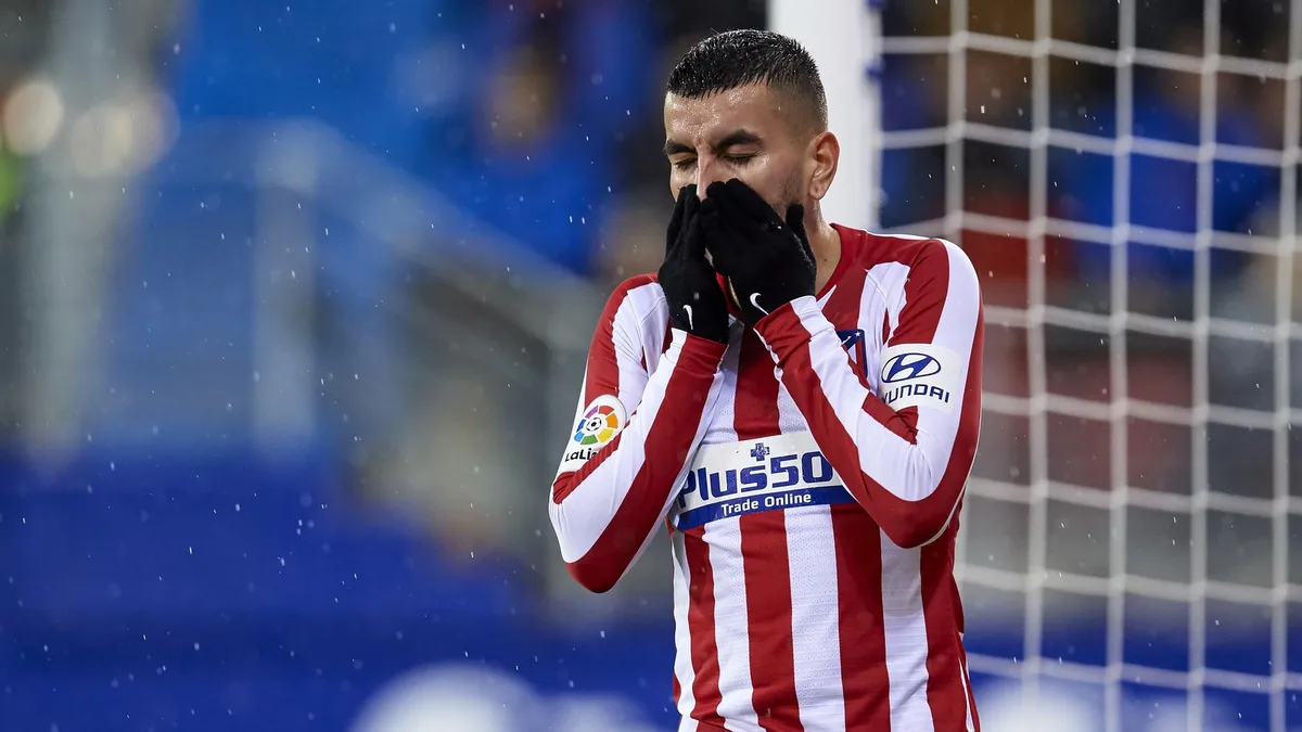 Atletico Madrid c&ocirc;ng bố danh t&iacute;nh 2 ng&ocirc;i sao mắc COVID-19 - Ảnh 2.
