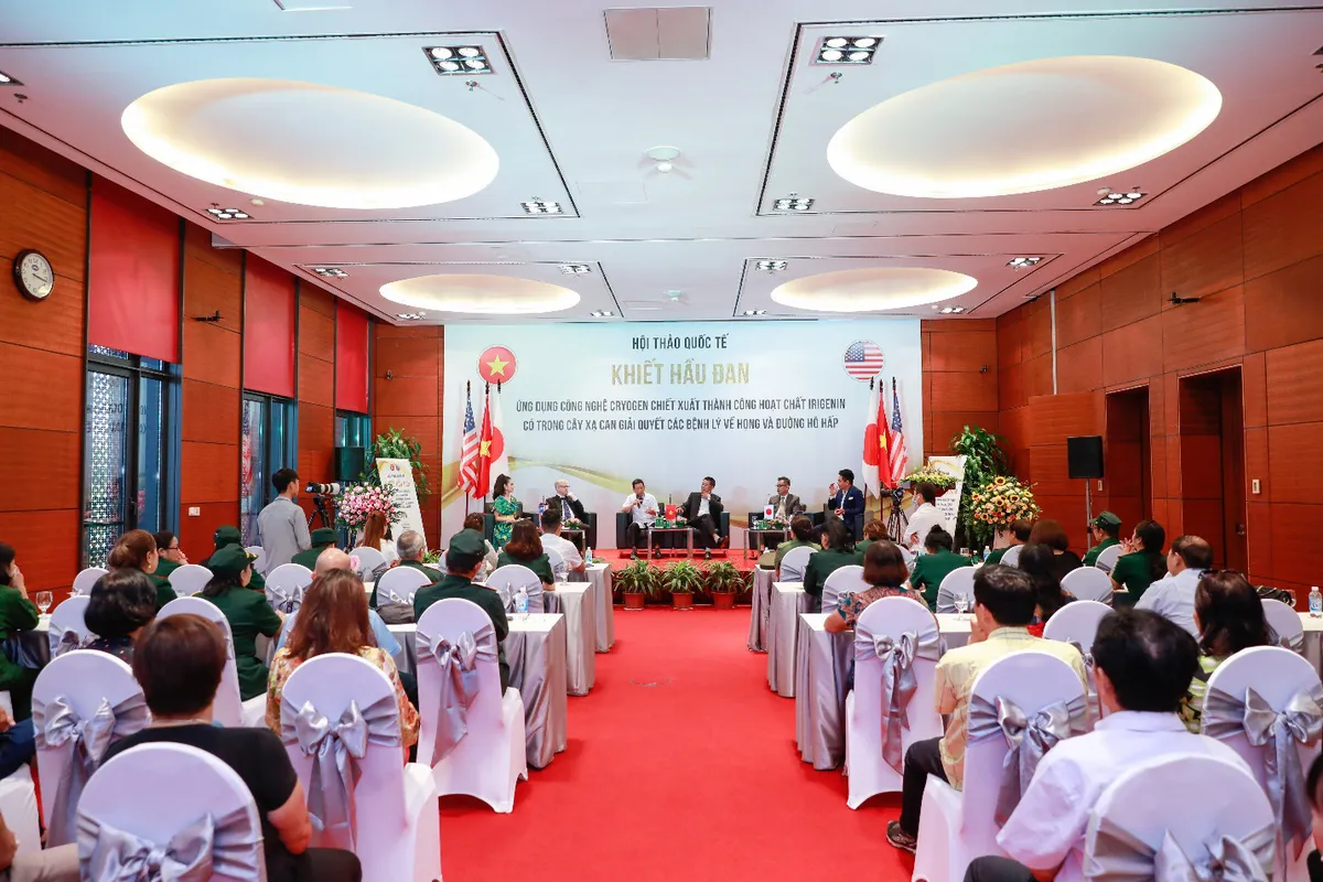 TPBVSK Khiết Hầu Đan: M&oacute;n qu&agrave; chăm s&oacute;c sức khỏe hệ h&ocirc; hấp cho b&eacute; v&agrave; cả gia đ&igrave;nh - Ảnh 2.