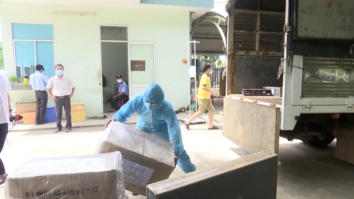 Thêm 1.000 bộ đồ bảo hộ y tế hỗ trợ tuyến đầu chống dịch - Ảnh 3. Thêm 1.000 bộ đồ bảo hộ y tế hỗ trợ tuyến đầu chống dịch - Ảnh 3.
